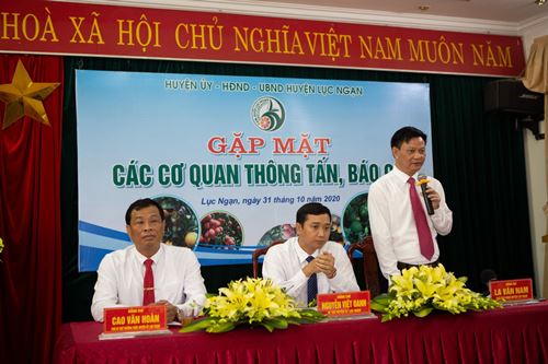 Hội chợ Cam, bưởi huyện Lục Ngạn thu hút gần 200 gian hàng